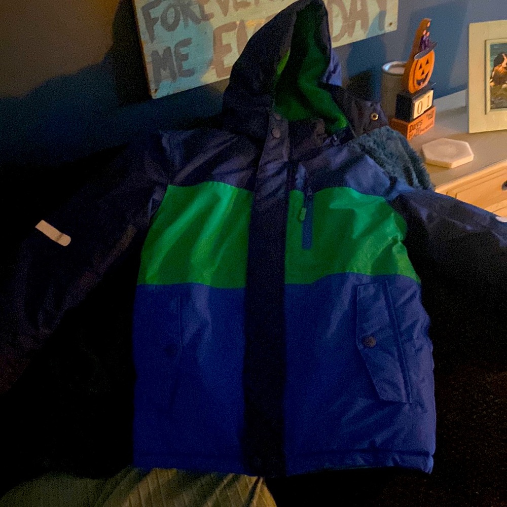 Boden boys winter coat size 7-8 fits big